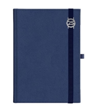 Kalendarz A4 2026 Cross z gumką i ażurową datowką układ stron tygodniowy papier kremowy kolor okładki granatowy