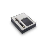 Parker Sonnet Black GT, zestaw prezentowy długopis głęboki czarny lakier ze złotymi wykończeniami i czarne etui na karty płatnicze
