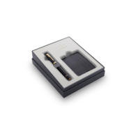 Parker Urban Muted Black GT, zestaw prezentowy pióro wieczne głęboki czarny lakier ze złotymi wykończeniami i czarne etui na karty płatnicze