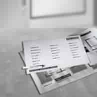 Przezroczyste folie samoprzylepne; A4, 25 szt./op., powlekane, grubość 0,14 mm, materiał wierzchni 0,43 mm, przezroczyste