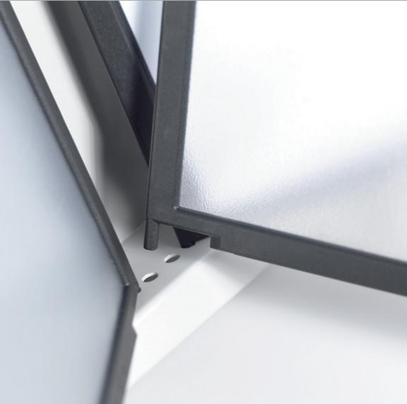 Panele SHERPA® PIN A4 - ramki w kolorze czarnym z wystającymi bolcami biały