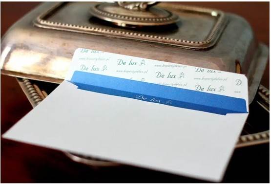 Koperty białe DL HK Delux 110x220mm poddruk granatowy 120g 1000 szt.