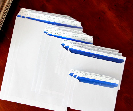 Koperty białe C6 HK Delux 114x162mm poddruk granatowy 120g 25 szt.